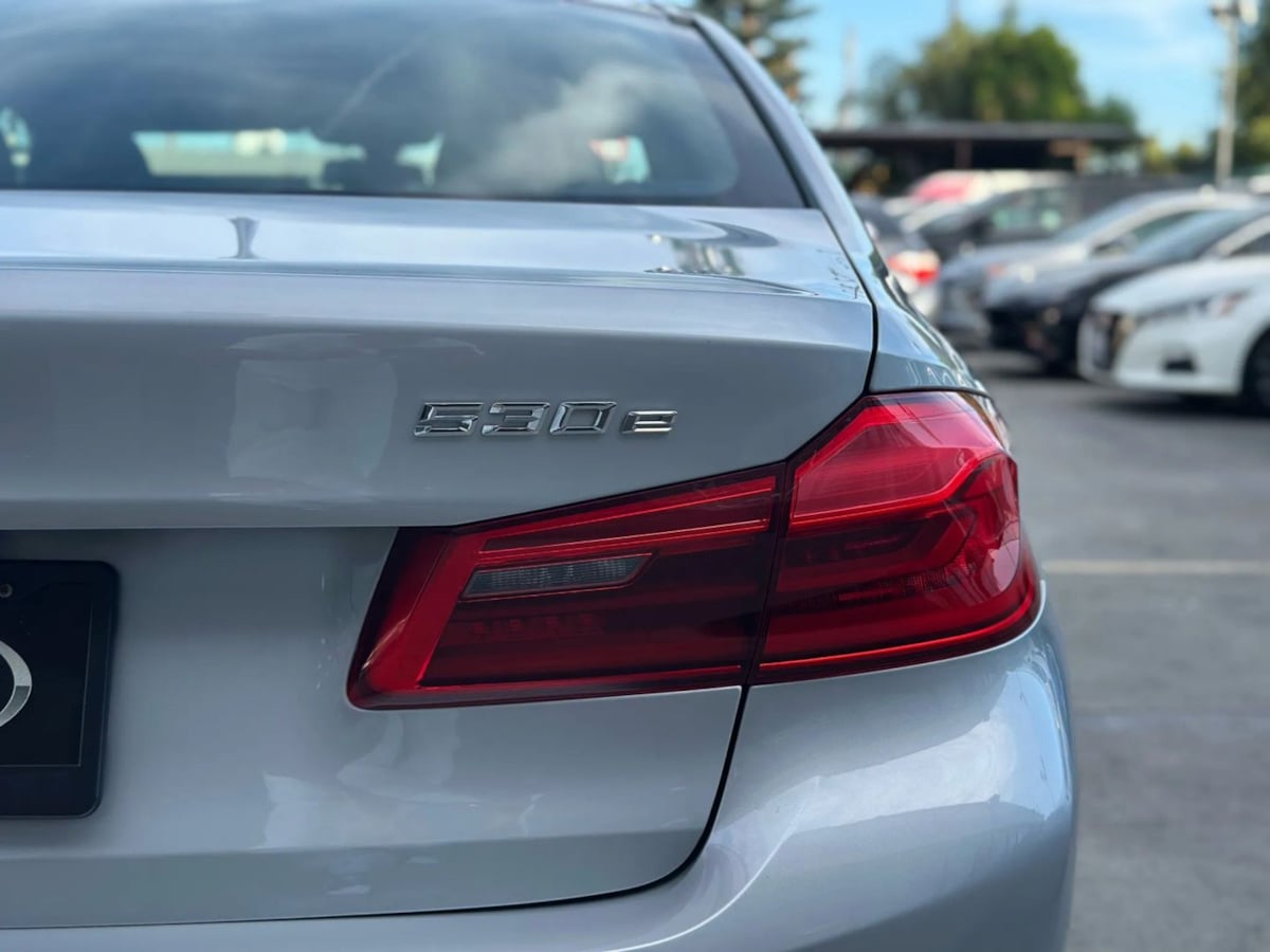 2018 BMW 5 Series 530e - Photo 48