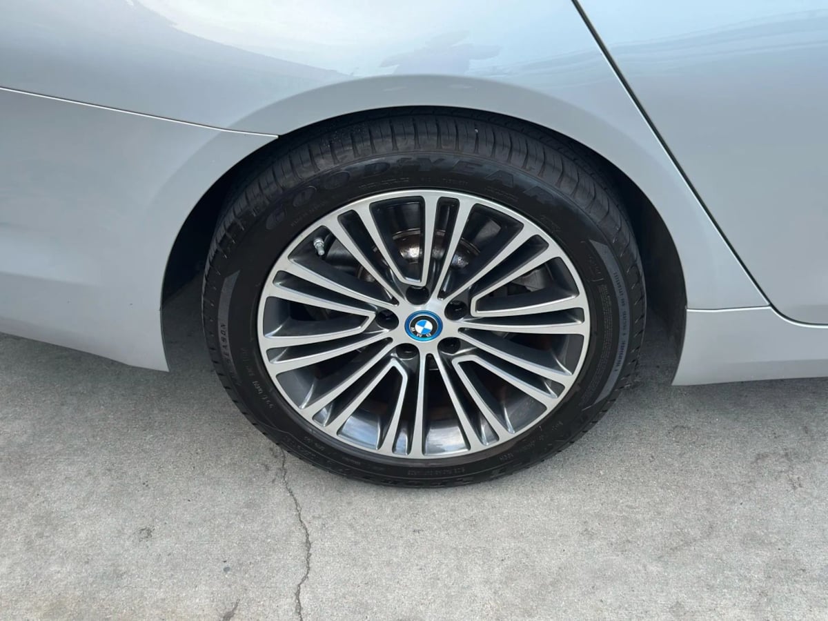 2018 BMW 5 Series 530e - Photo 50