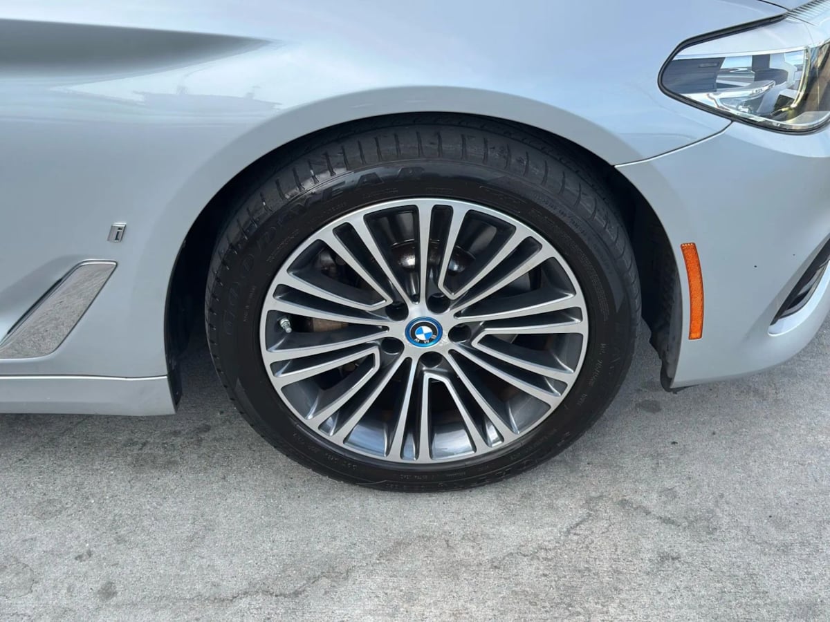 2018 BMW 5 Series 530e - Photo 51