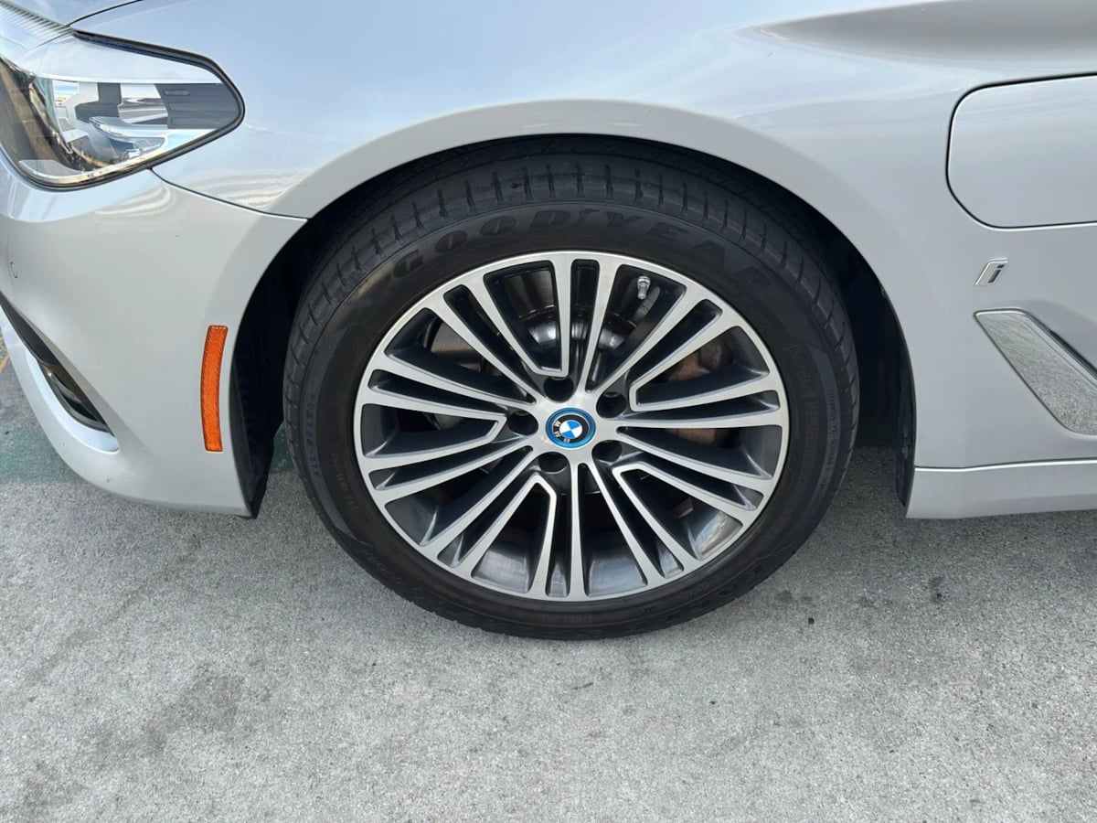 2018 BMW 5 Series 530e - Photo 52