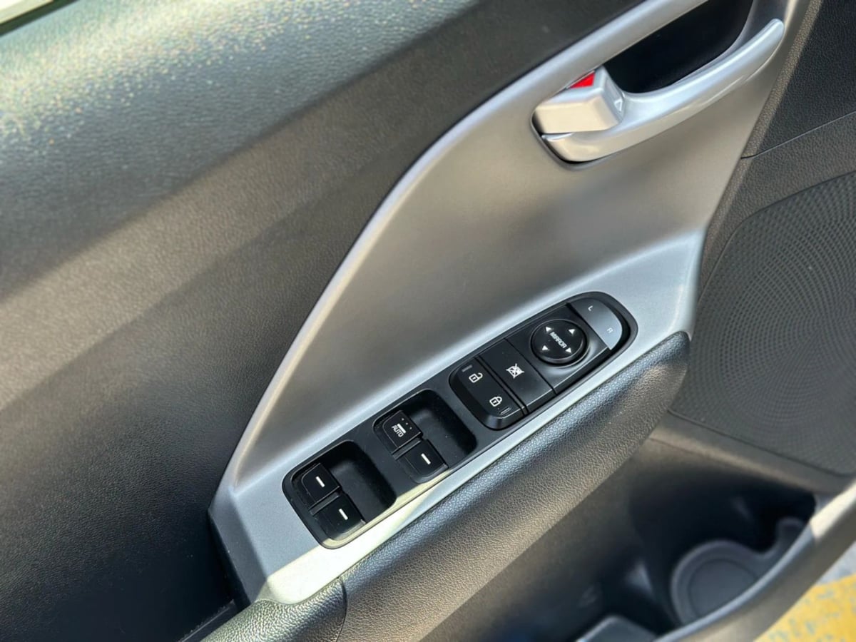 2020 Kia Niro LX - Photo 18