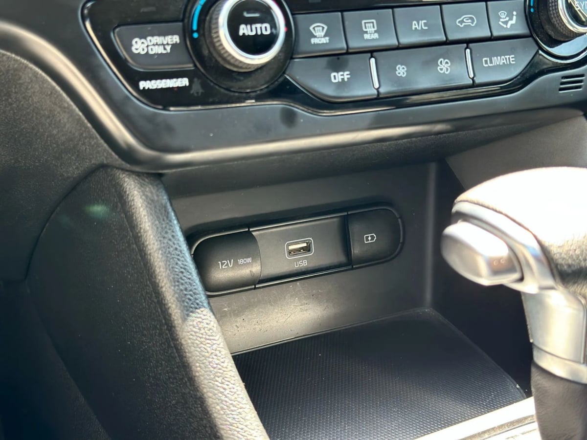 2020 Kia Niro LX - Photo 24
