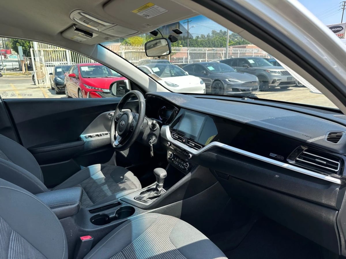 2020 Kia Niro LX - Photo 30