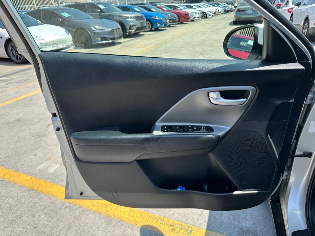 2020 Kia Niro LX - Photo 37