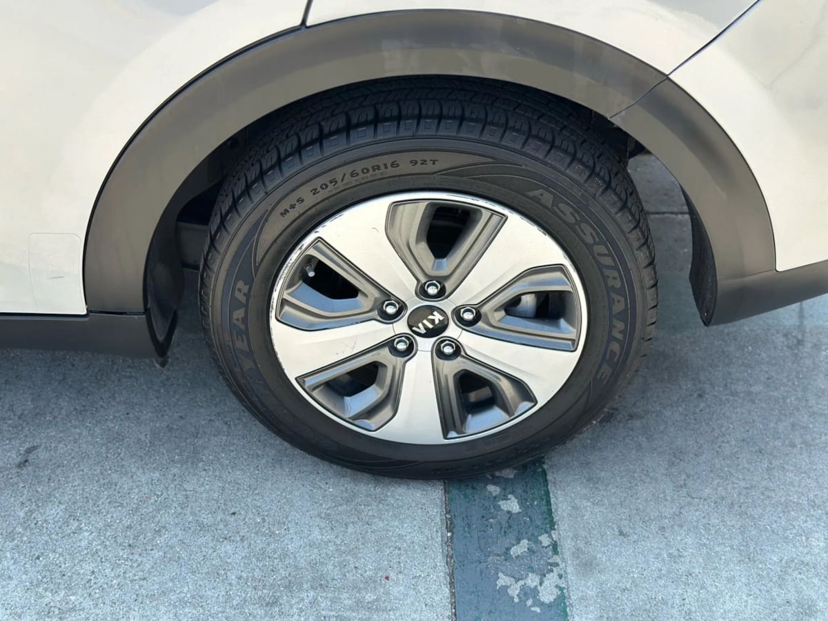 2020 Kia Niro LX - Photo 48