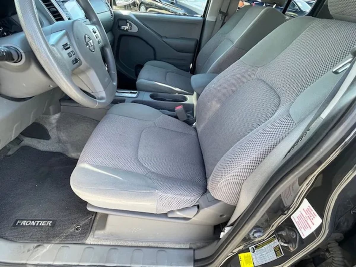 2015 Nissan Frontier SV - Photo 24