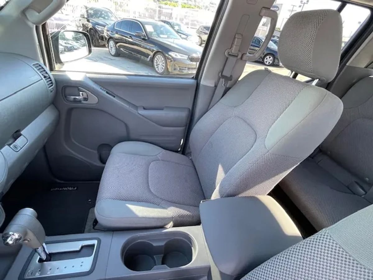 2015 Nissan Frontier SV - Photo 25