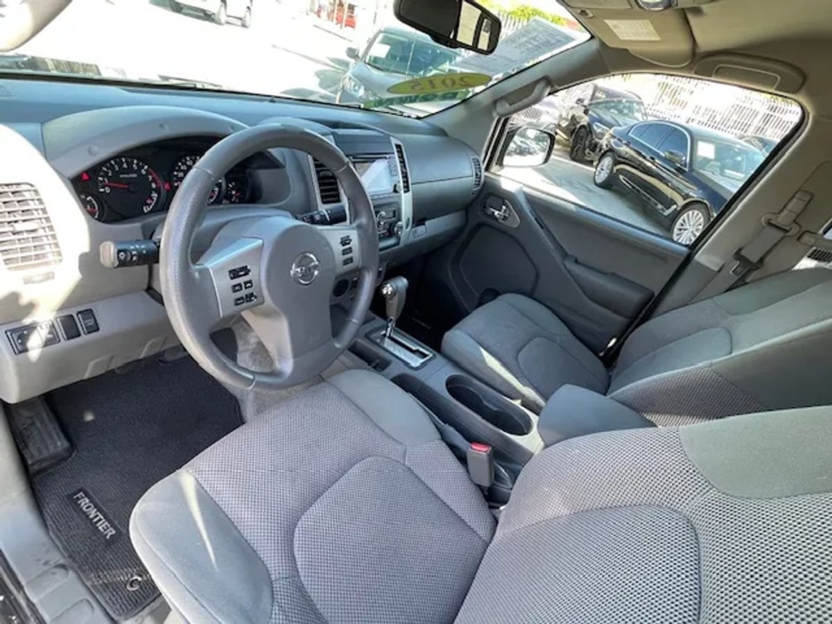 2015 Nissan Frontier SV - Photo 26