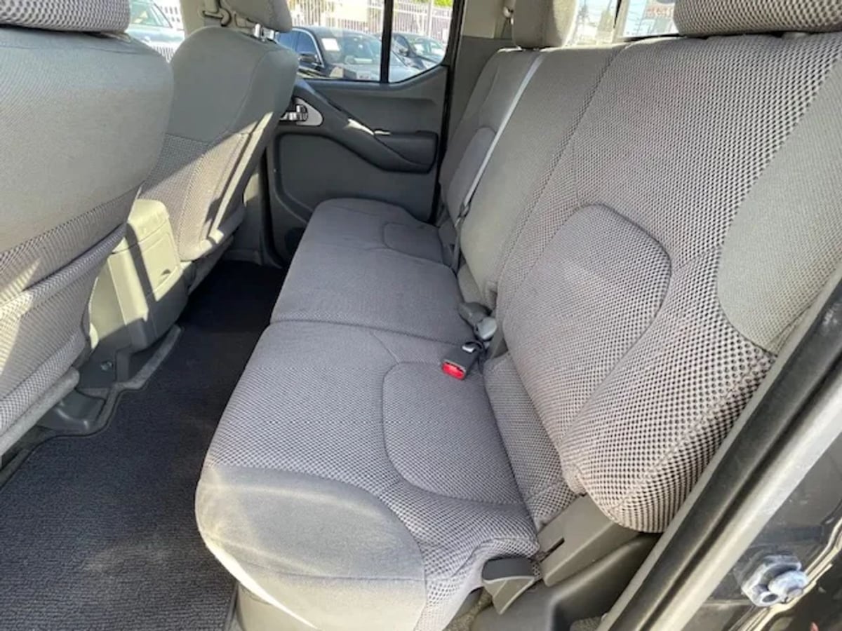 2015 Nissan Frontier SV - Photo 27