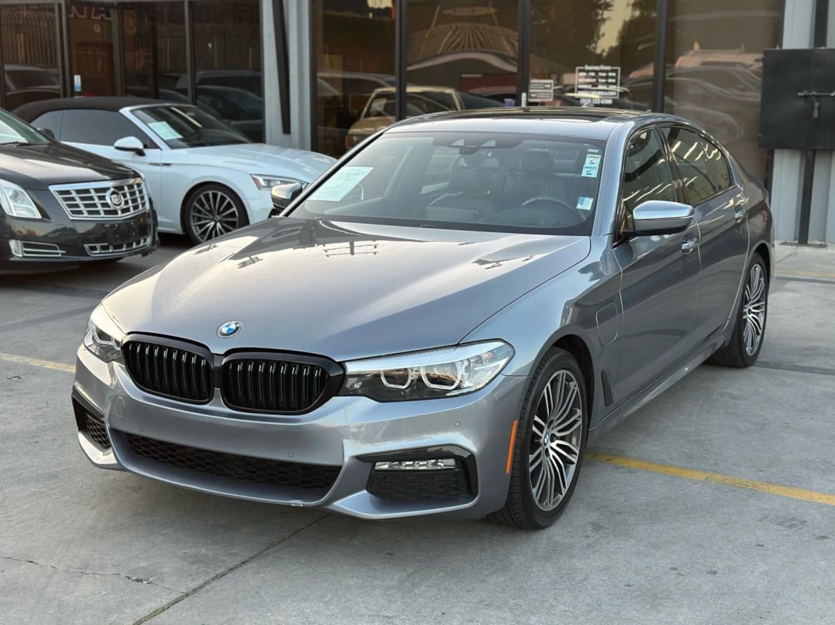 2018 BMW 5 Series 530e - Photo 2
