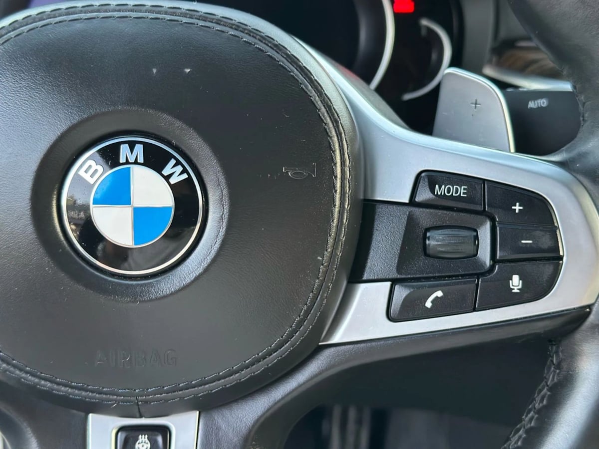 2018 BMW 5 Series 530e - Photo 11