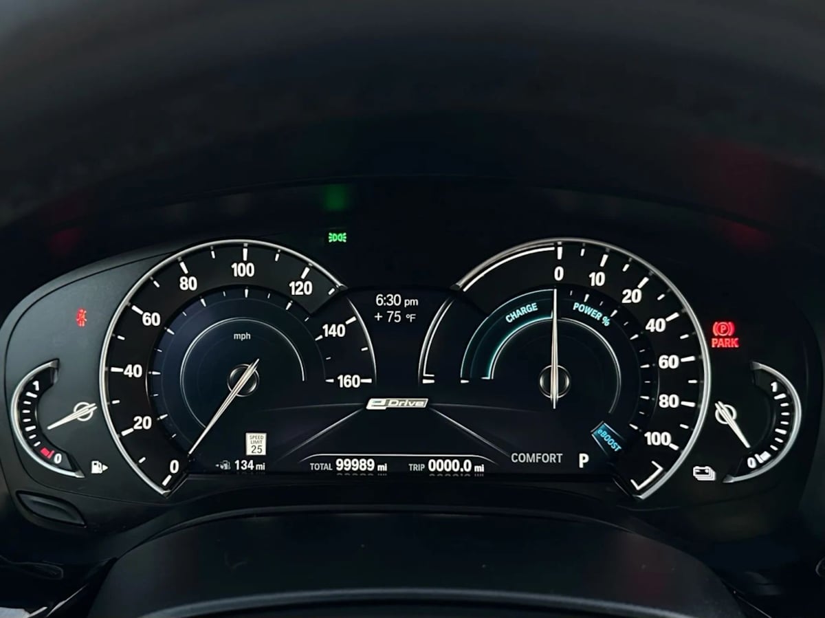 2018 BMW 5 Series 530e - Photo 12