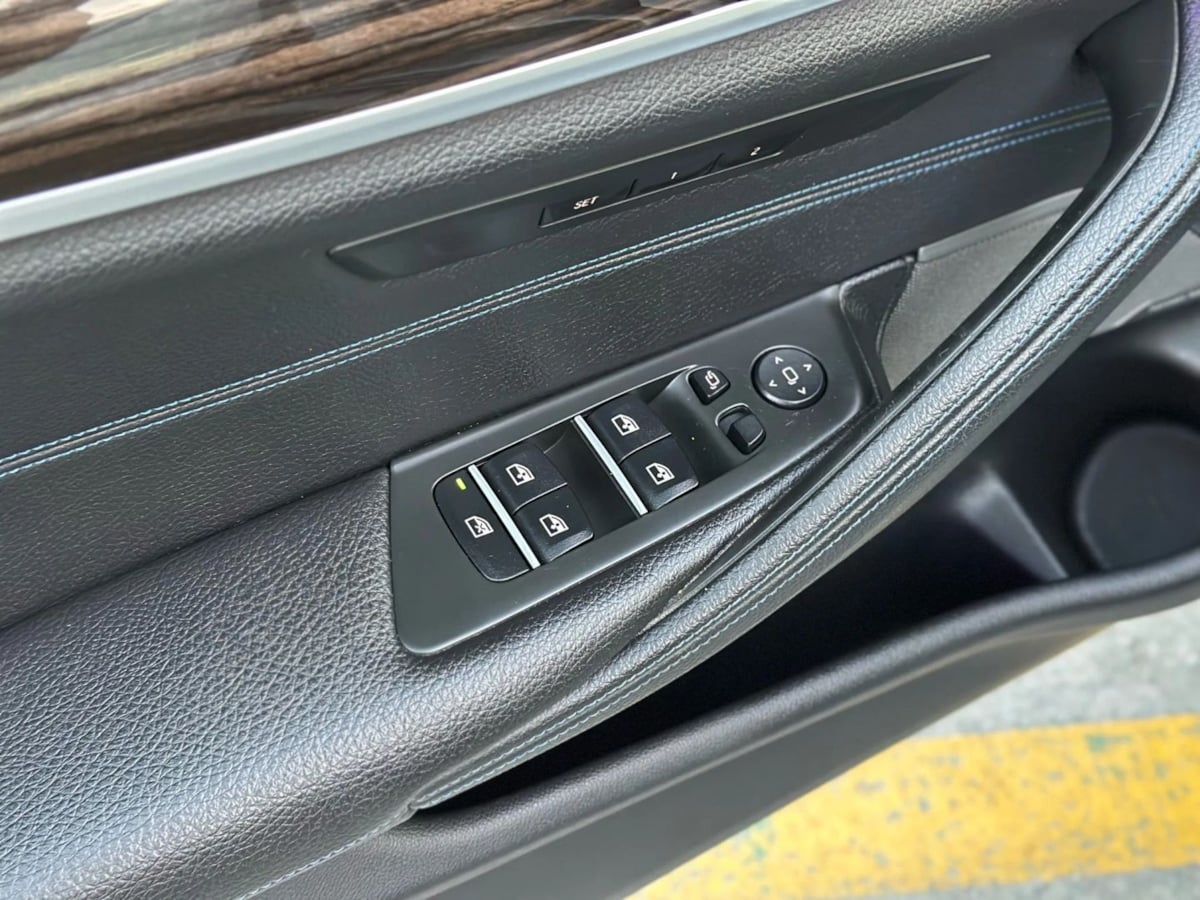 2018 BMW 5 Series 530e - Photo 13