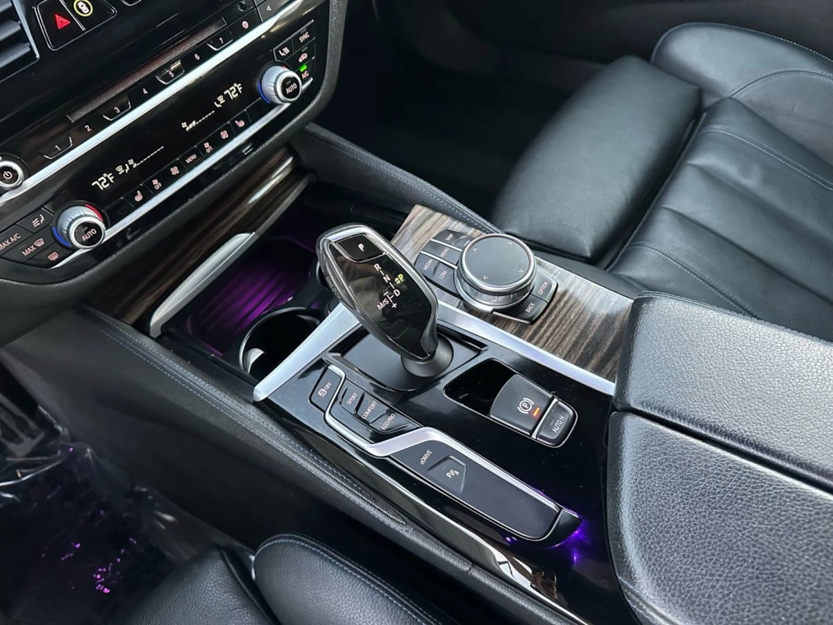 2018 BMW 5 Series 530e - Photo 17