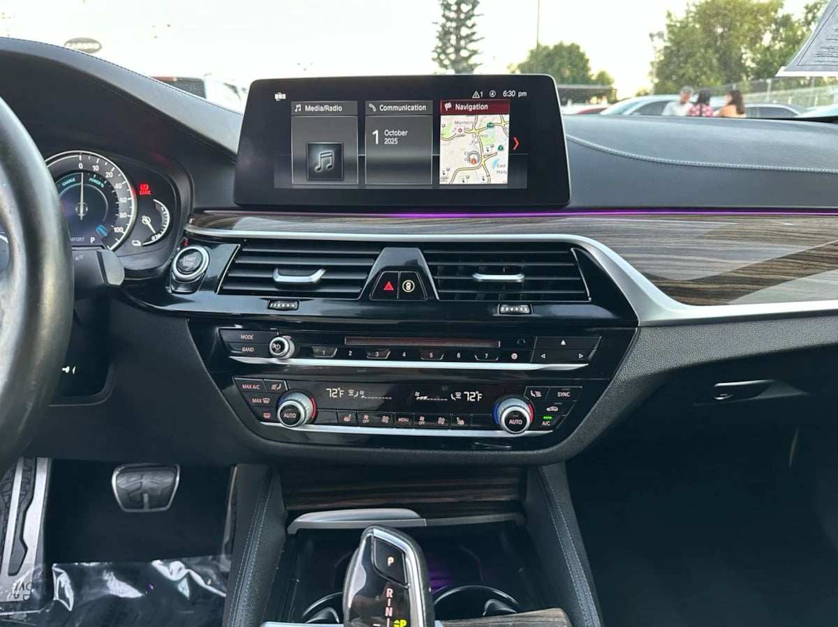 2018 BMW 5 Series 530e - Photo 18