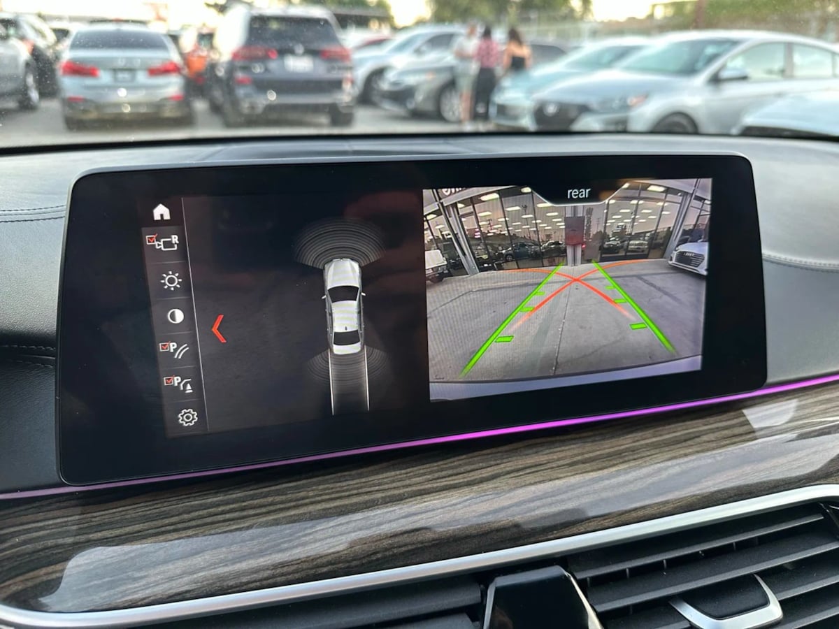 2018 BMW 5 Series 530e - Photo 19
