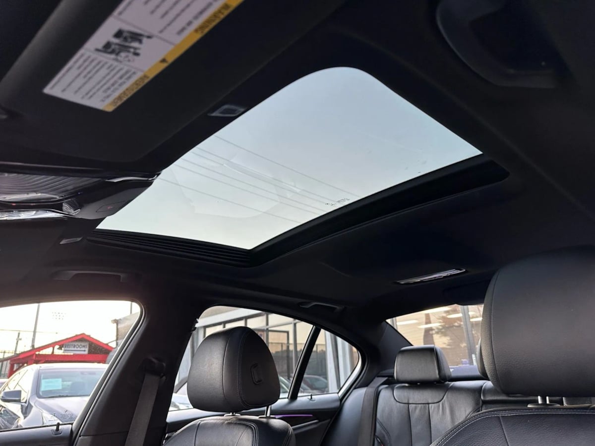 2018 BMW 5 Series 530e - Photo 21