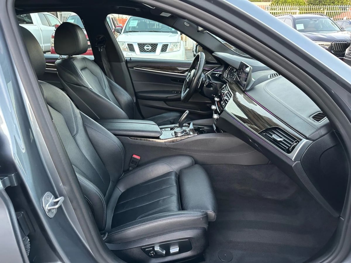 2018 BMW 5 Series 530e - Photo 29