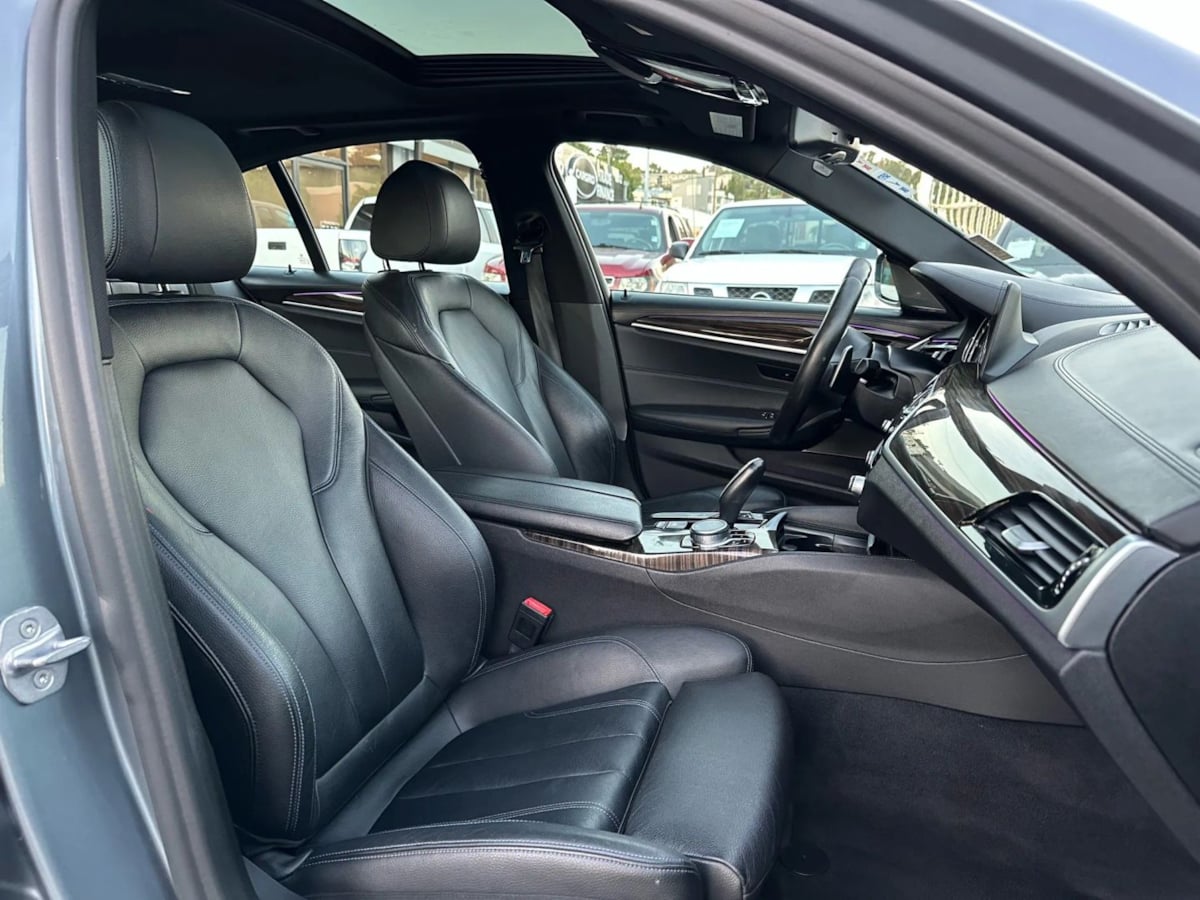 2018 BMW 5 Series 530e - Photo 30