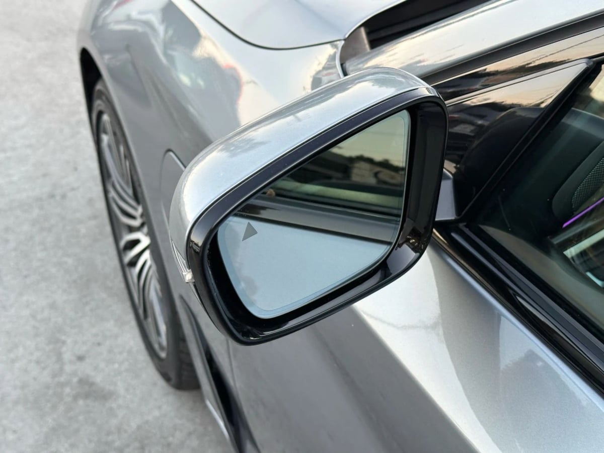 2018 BMW 5 Series 530e - Photo 34