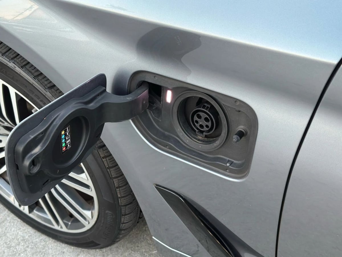 2018 BMW 5 Series 530e - Photo 40