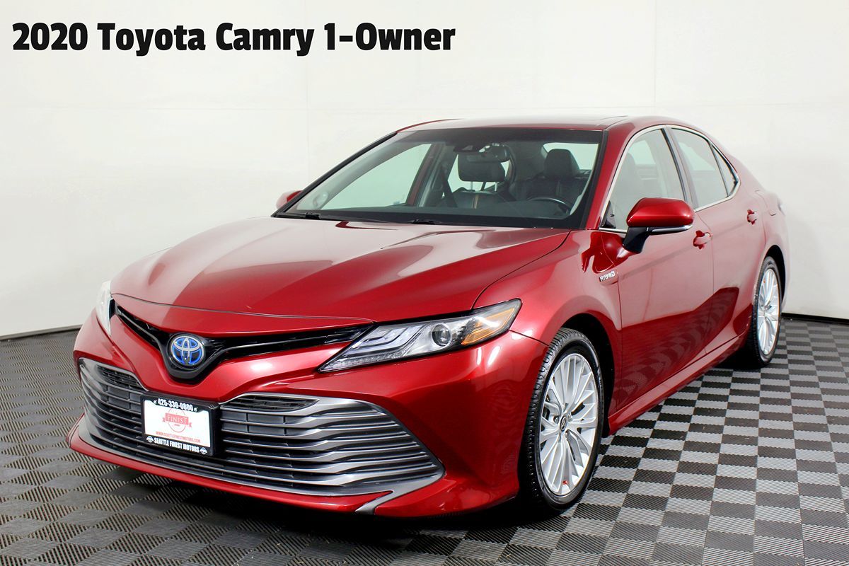 2020 Toyota Camry Hybrid XLE