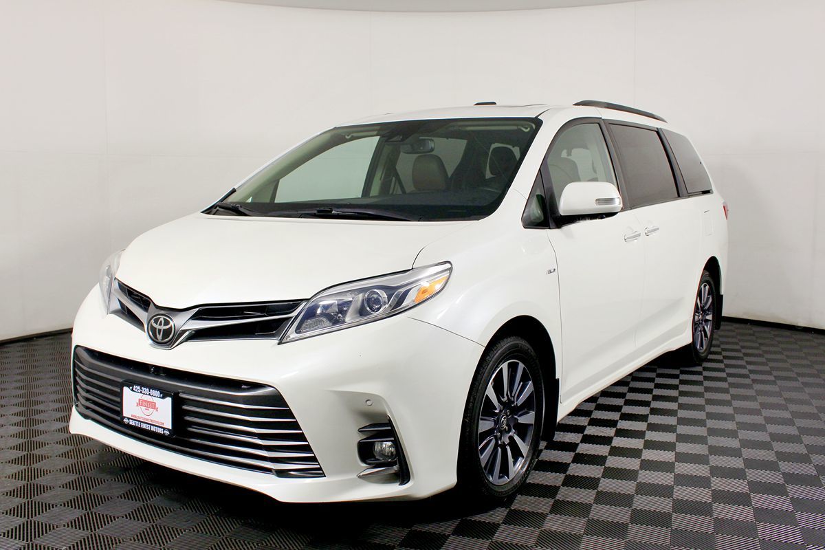 Sold 2018 Toyota Sienna Limited Premium in Lynnwood