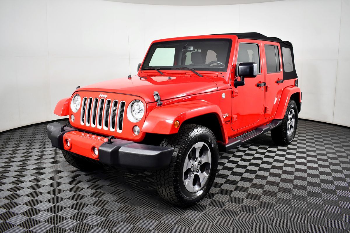 2017 Jeep Wrangler Unlimited Sahara photo 2