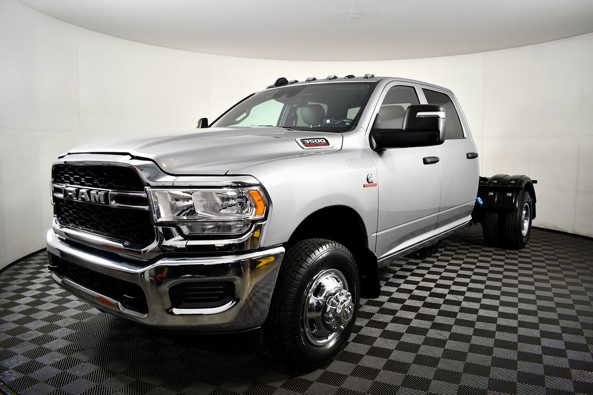 2023 Ram 3500 Tradesman photo 2
