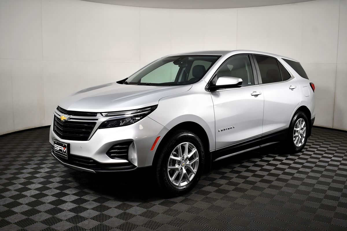 2022 Chevrolet Equinox LT photo 2