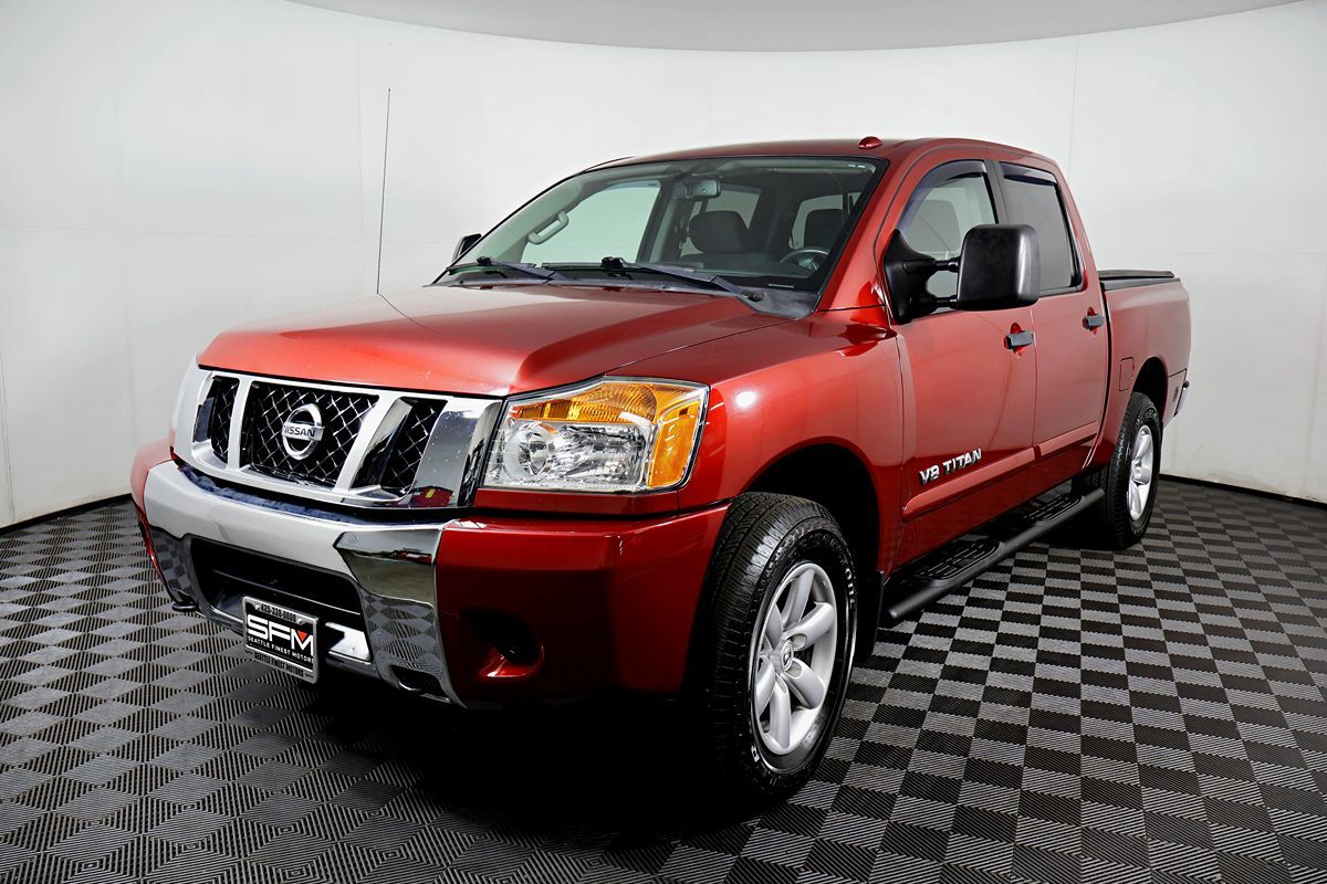 2015 Nissan Titan SV photo 2