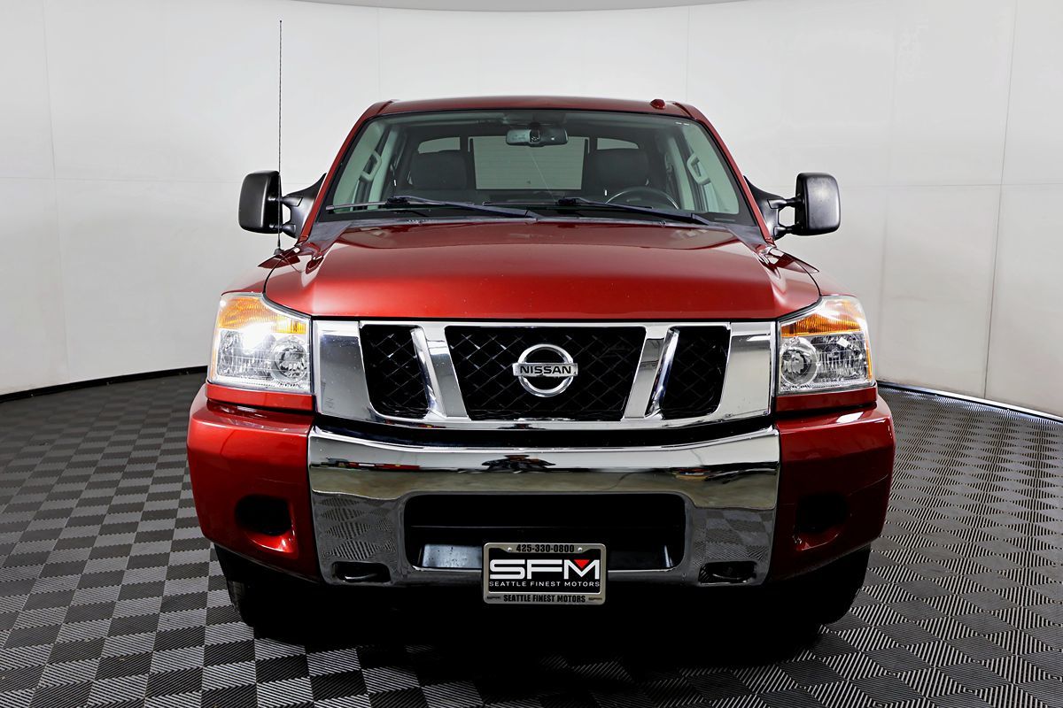 2015 Nissan Titan SV photo 3