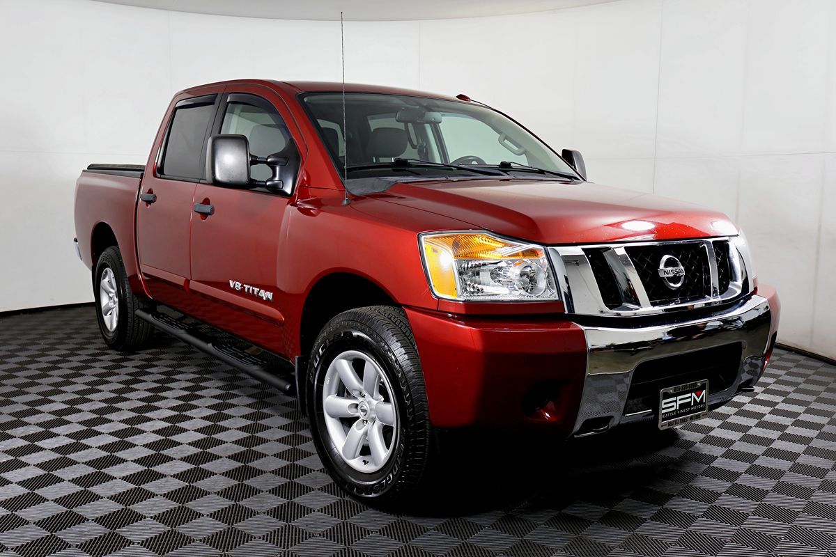 2015 Nissan Titan SV photo 4