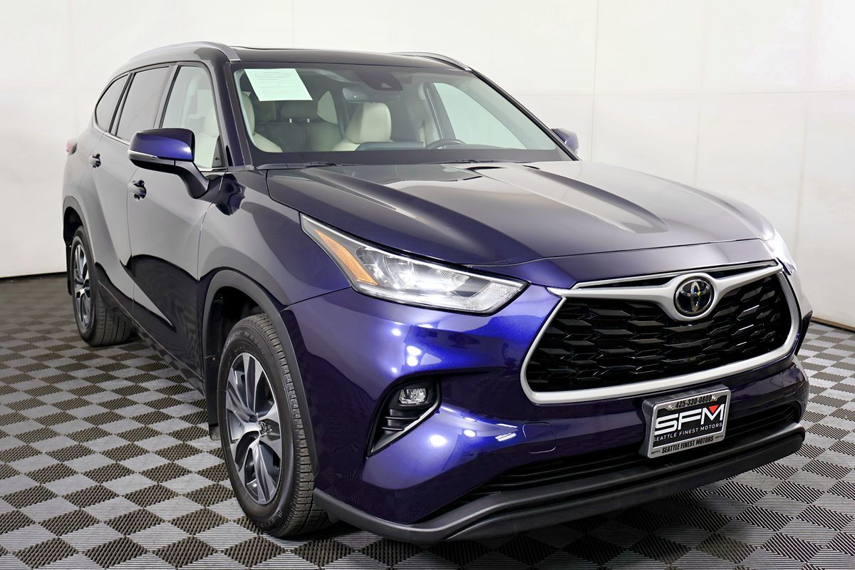 2021 Toyota Highlander XLE photo 3