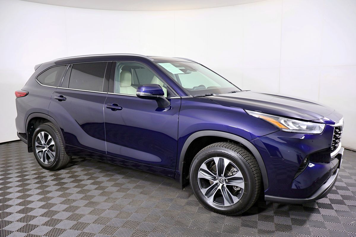 2021 Toyota Highlander XLE photo 4