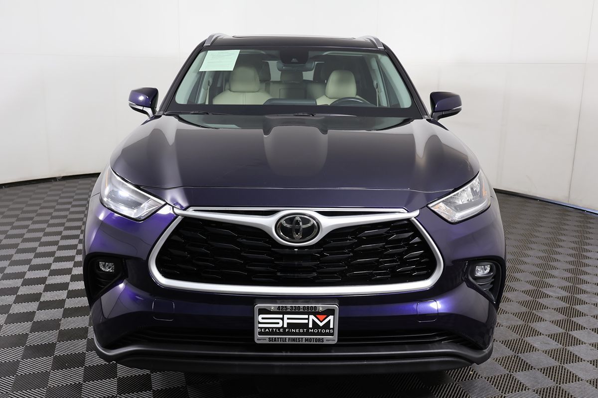2021 Toyota Highlander XLE photo 2