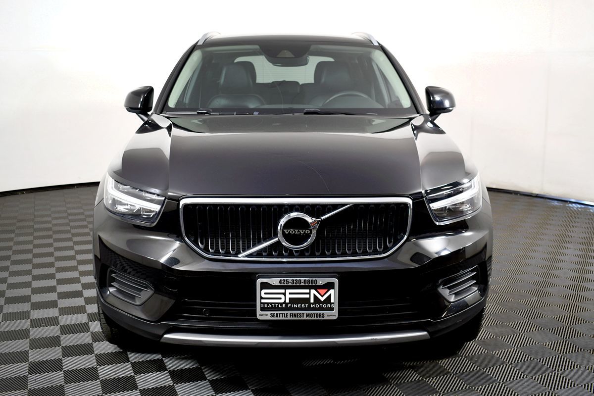 2022 Volvo XC40 Momentum T5 AWD photo 3