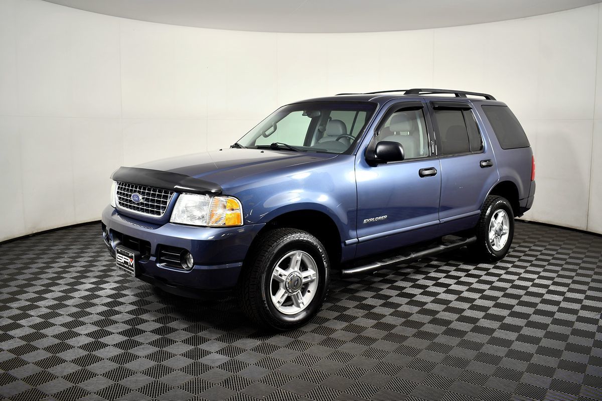 2004 Ford Explorer XLT photo 2