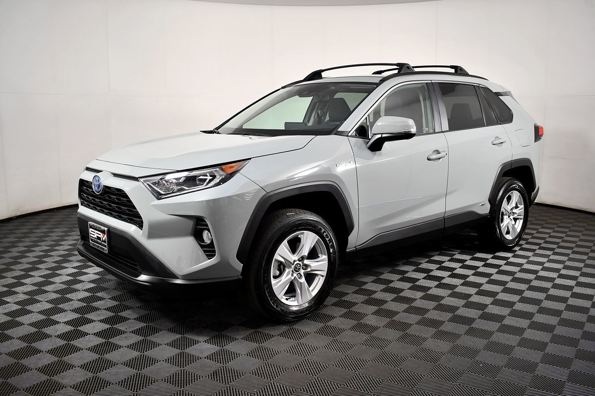 2021 Toyota RAV4 Hybrid XLE photo 2