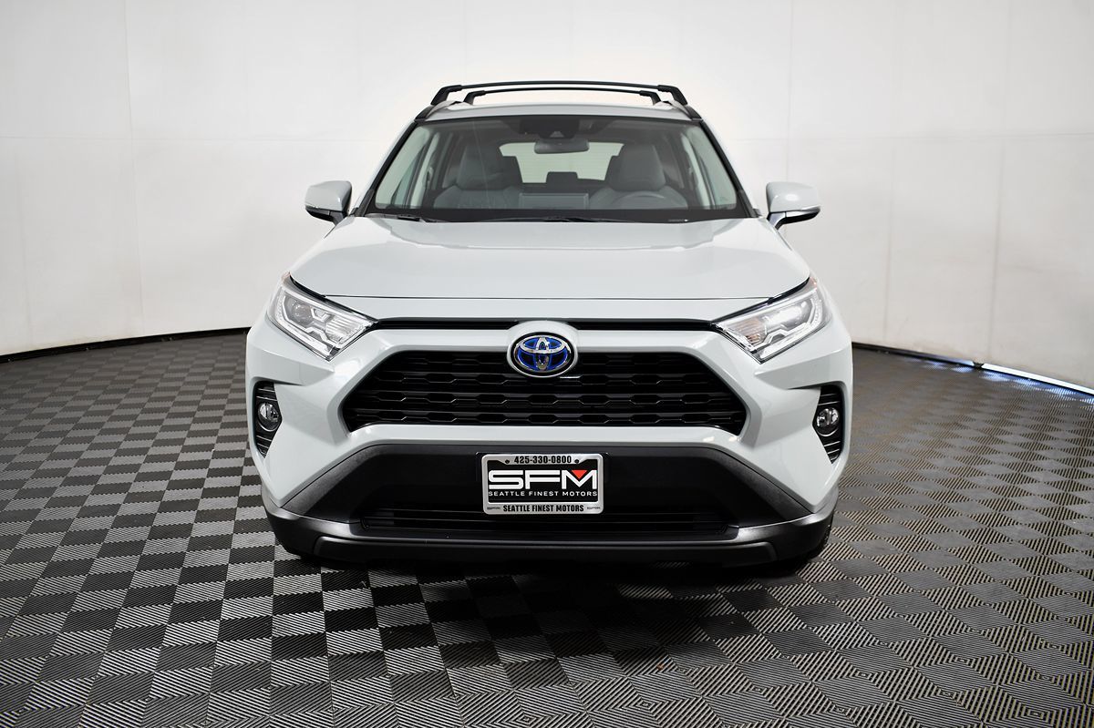 2021 Toyota RAV4 Hybrid XLE photo 4