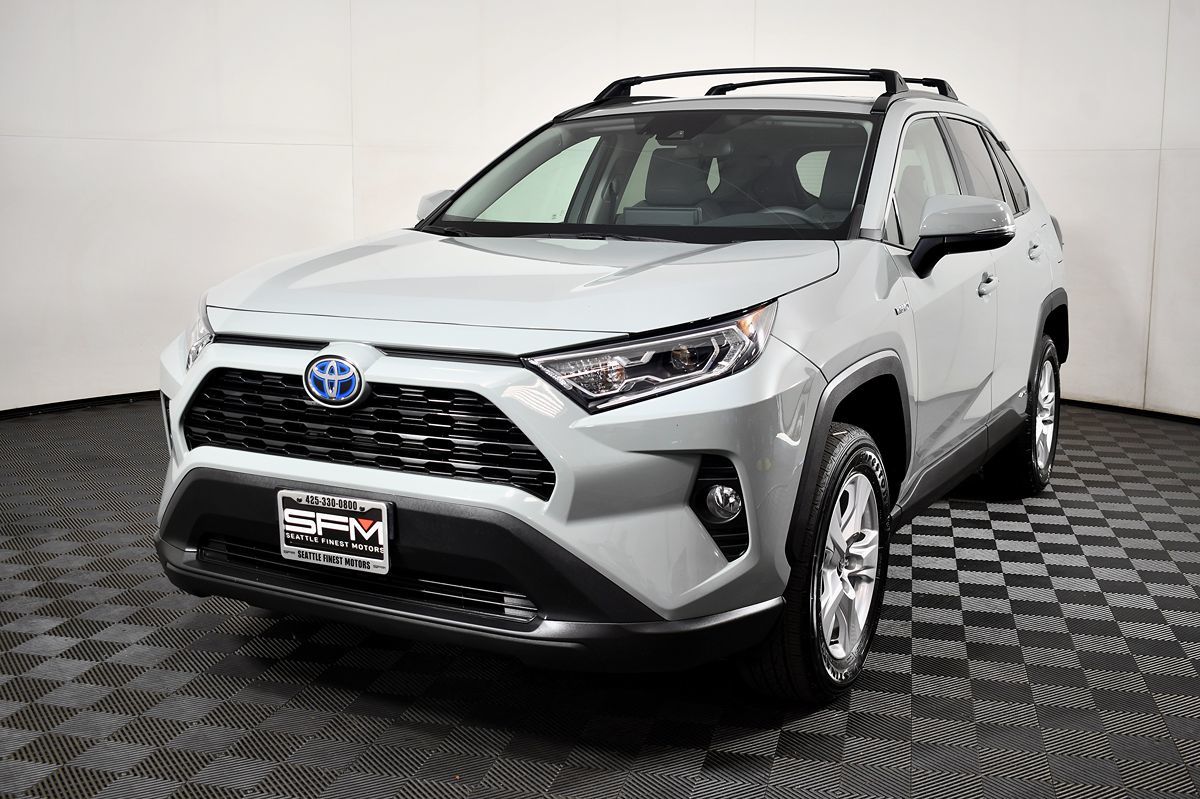 2021 Toyota RAV4 Hybrid XLE photo 3