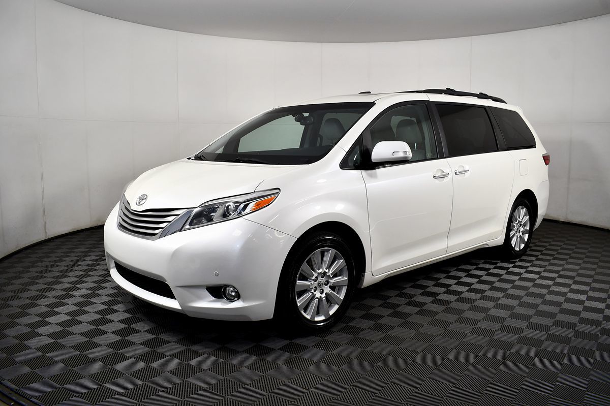 Sold 2017 Toyota Sienna Limited Premium in Lynnwood