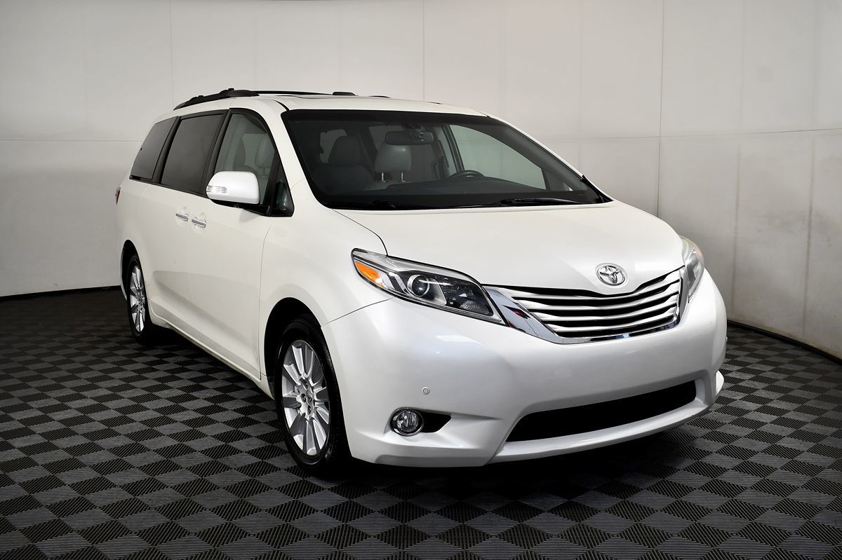 2017 Toyota Sienna Limited Premium photo 4