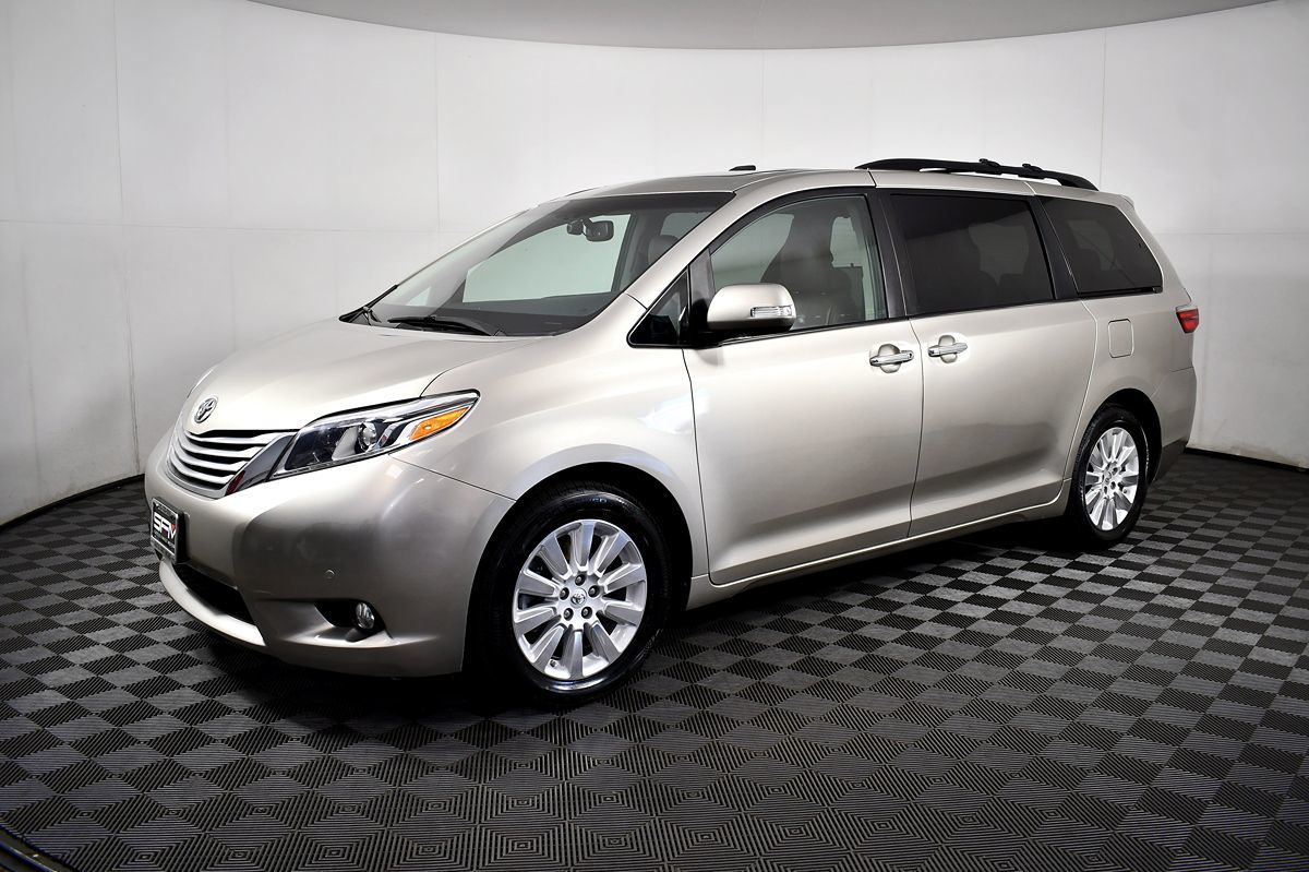 2015 Toyota Sienna Limited Premium photo 2