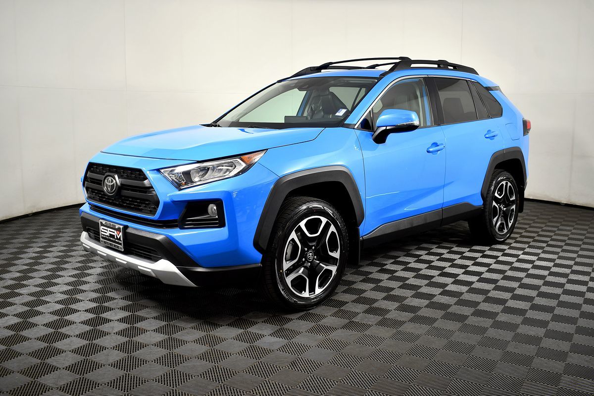 2019 Toyota RAV4 Adventure photo 2