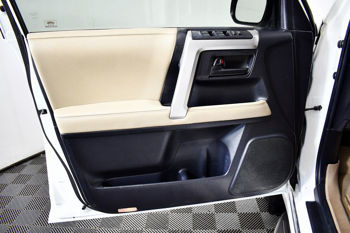 2013 Toyota 4Runner Limited photo 13