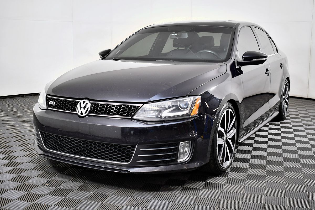 2013 Volkswagen Golf GLI photo 3