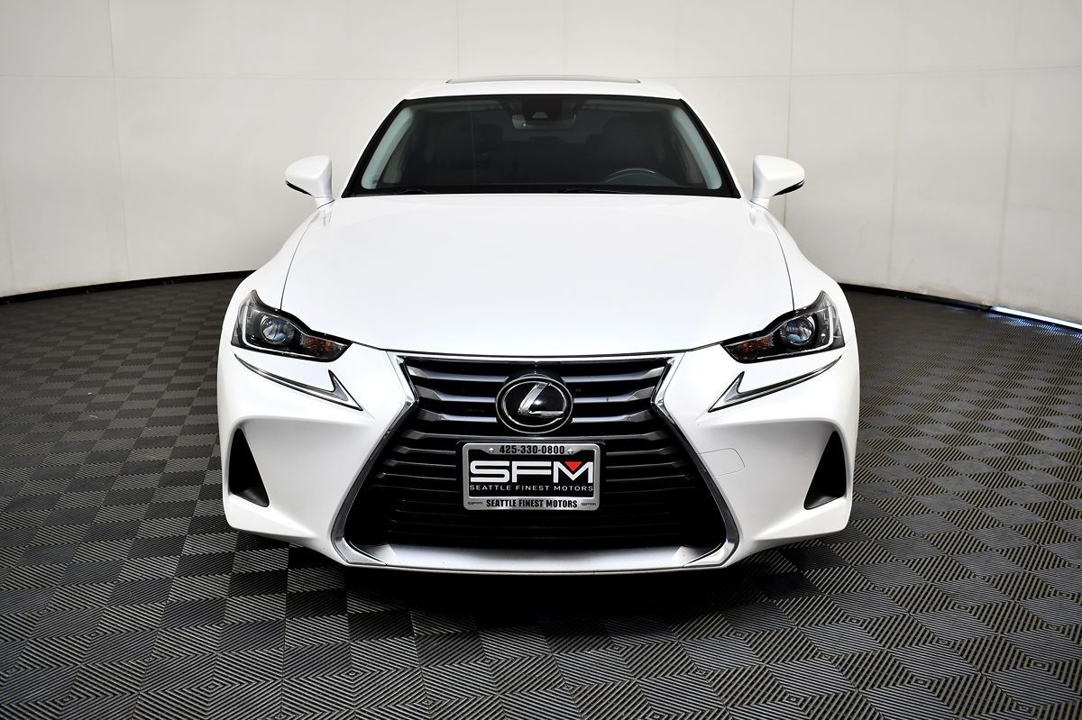 2020 Lexus IS 300 photo 4