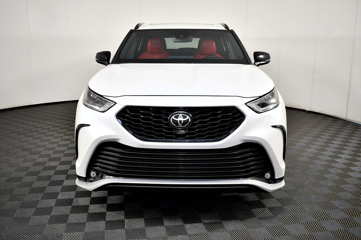 2021 Toyota Highlander XSE photo 3