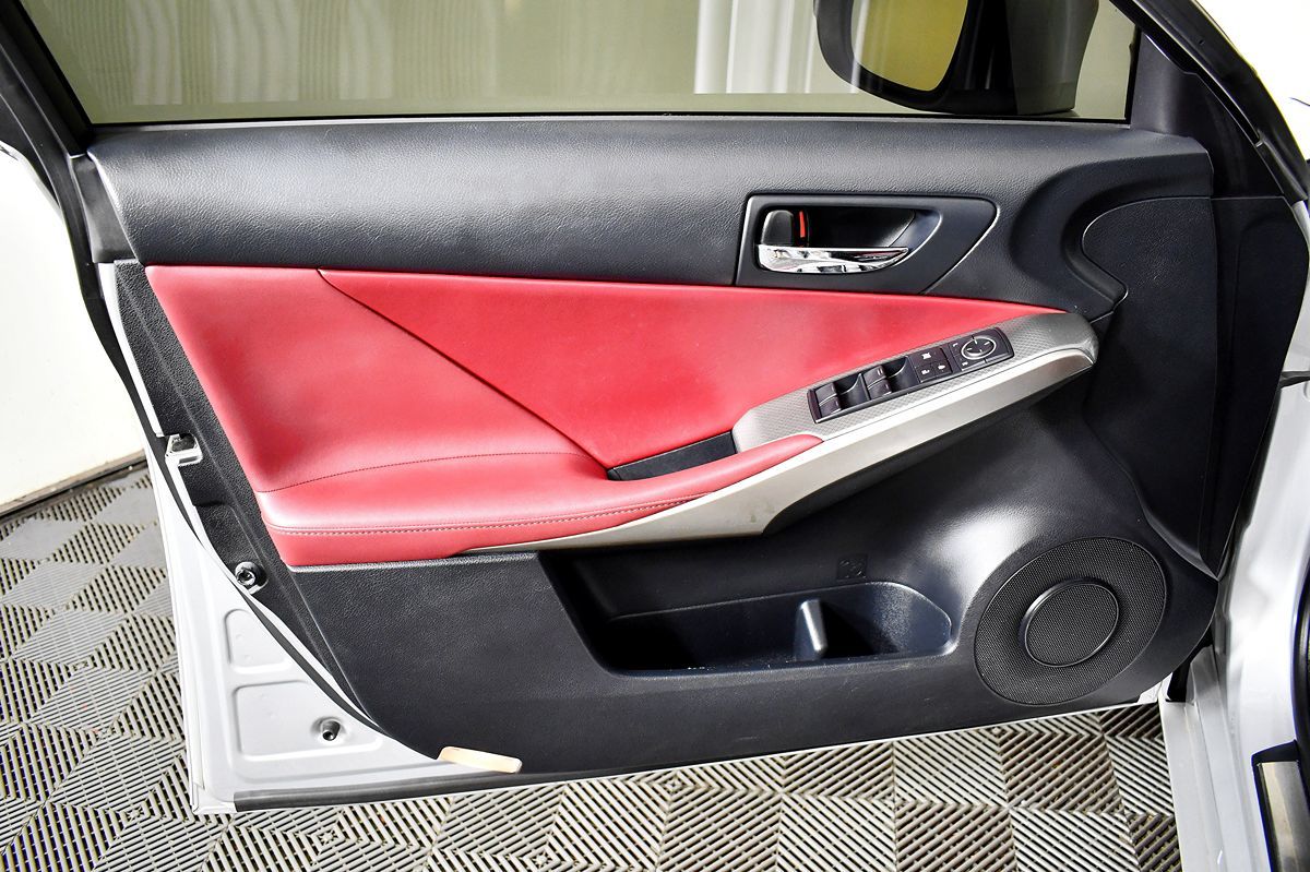 2015 Lexus IS 350 photo 15